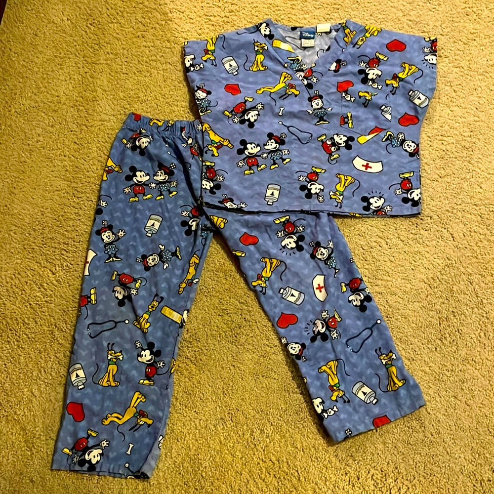 Disney kids scrub set. Size medium.